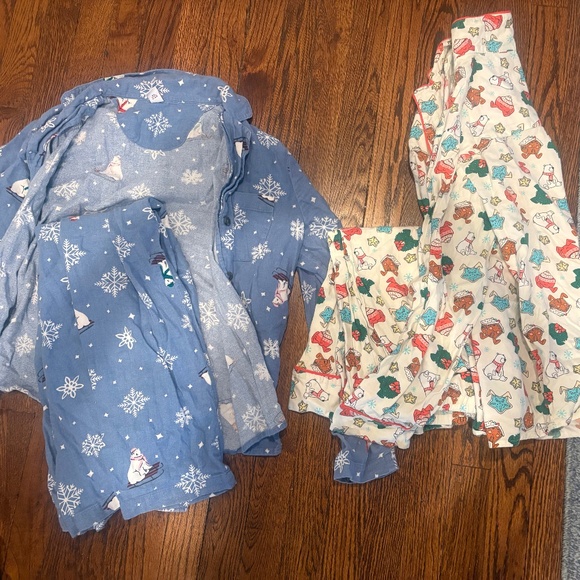 Old Navy Bundle: 2 Pairs of Medium Match the Fam Jammies - Picture 1 of 6